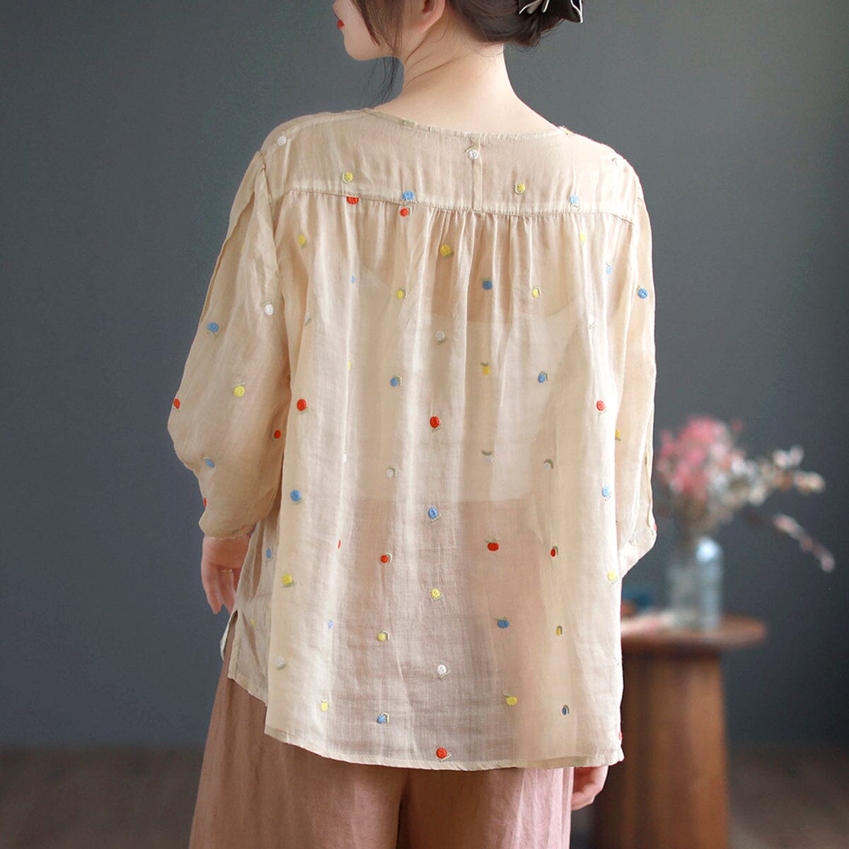 Effortlessly Elegant Blouse with a Timeless Design