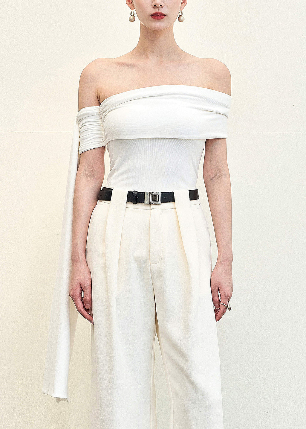 Well Tailored Top with a Graceful Silhouette