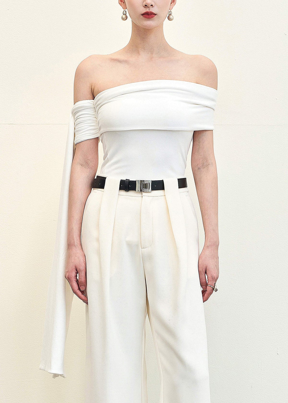Well Tailored Top with a Graceful Silhouette