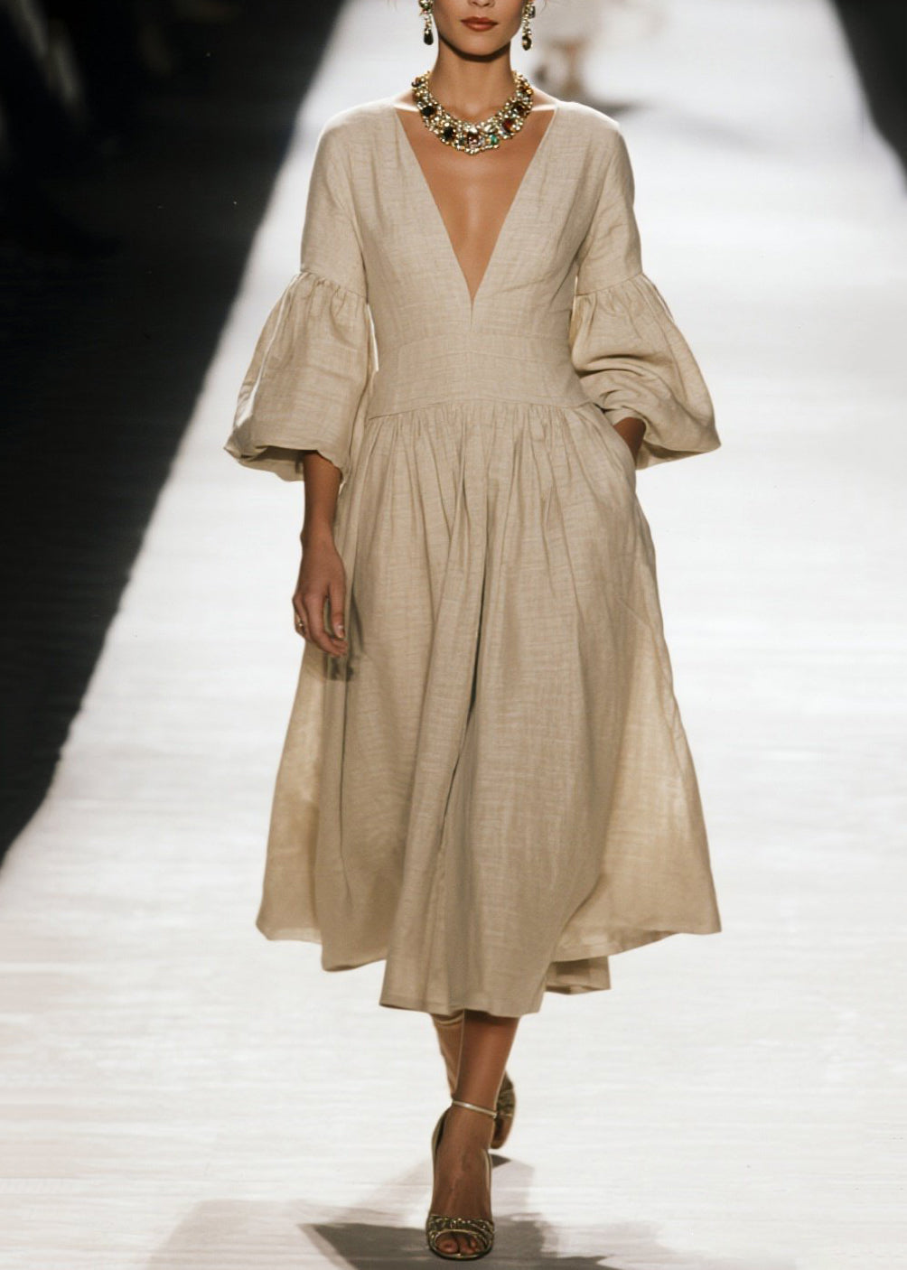 Effortlessly Elegant Dress with a Timeless Design