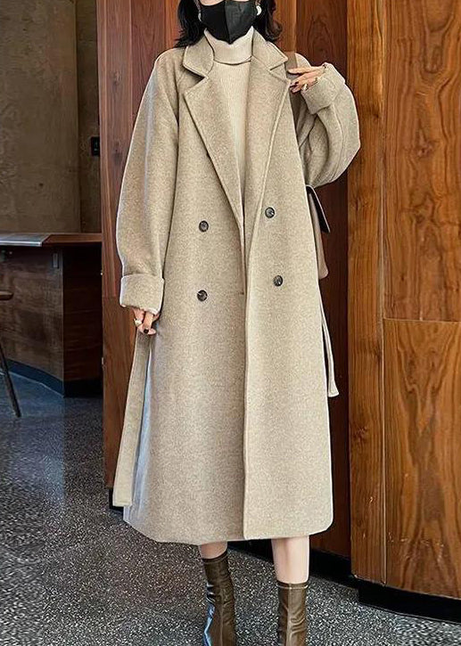Well Tailored Coat with a Graceful Silhouette
