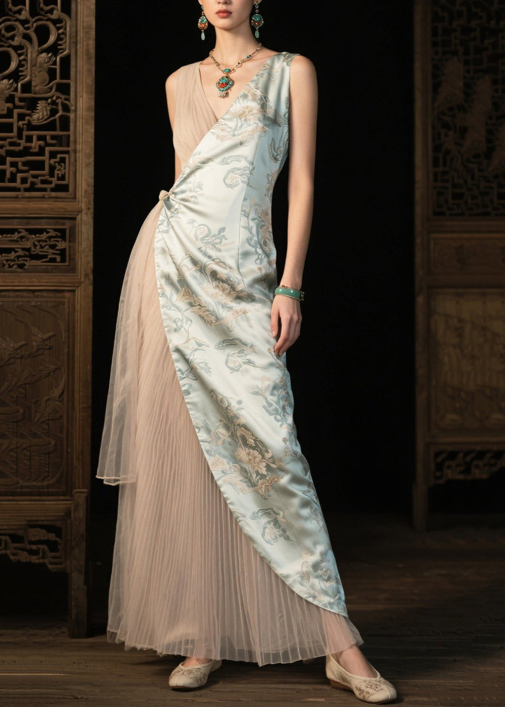 Effortlessly Elegant Dress with a Timeless Design