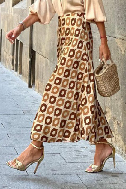 Effortlessly Elegant Garment with a Timeless Design