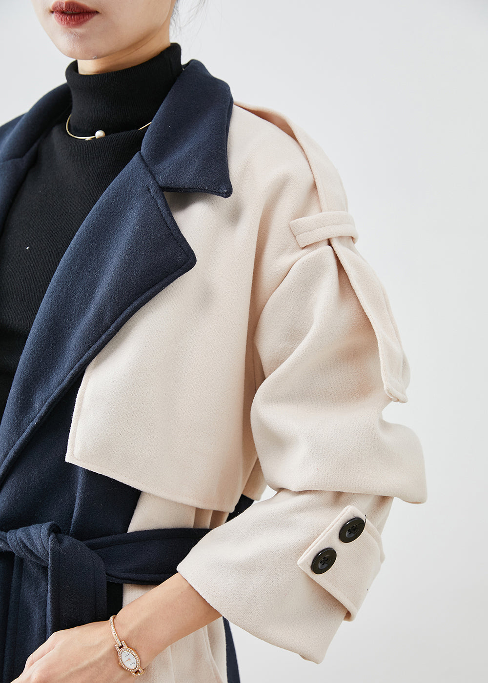 Well Tailored Coat with a Graceful Silhouette