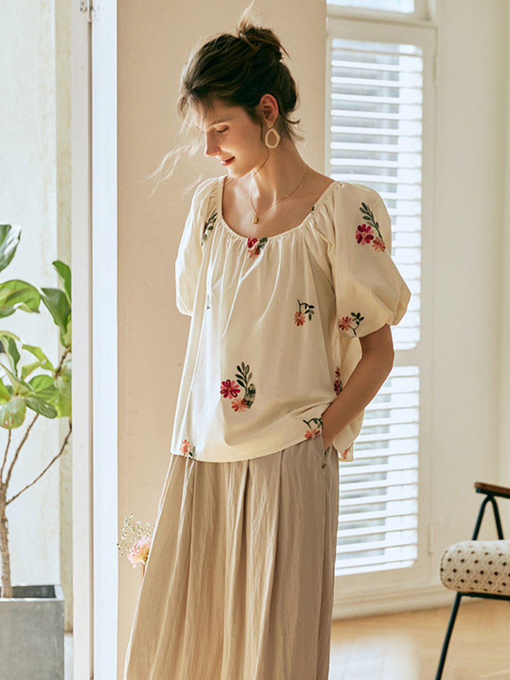 Well Tailored Top with a Graceful Silhouette