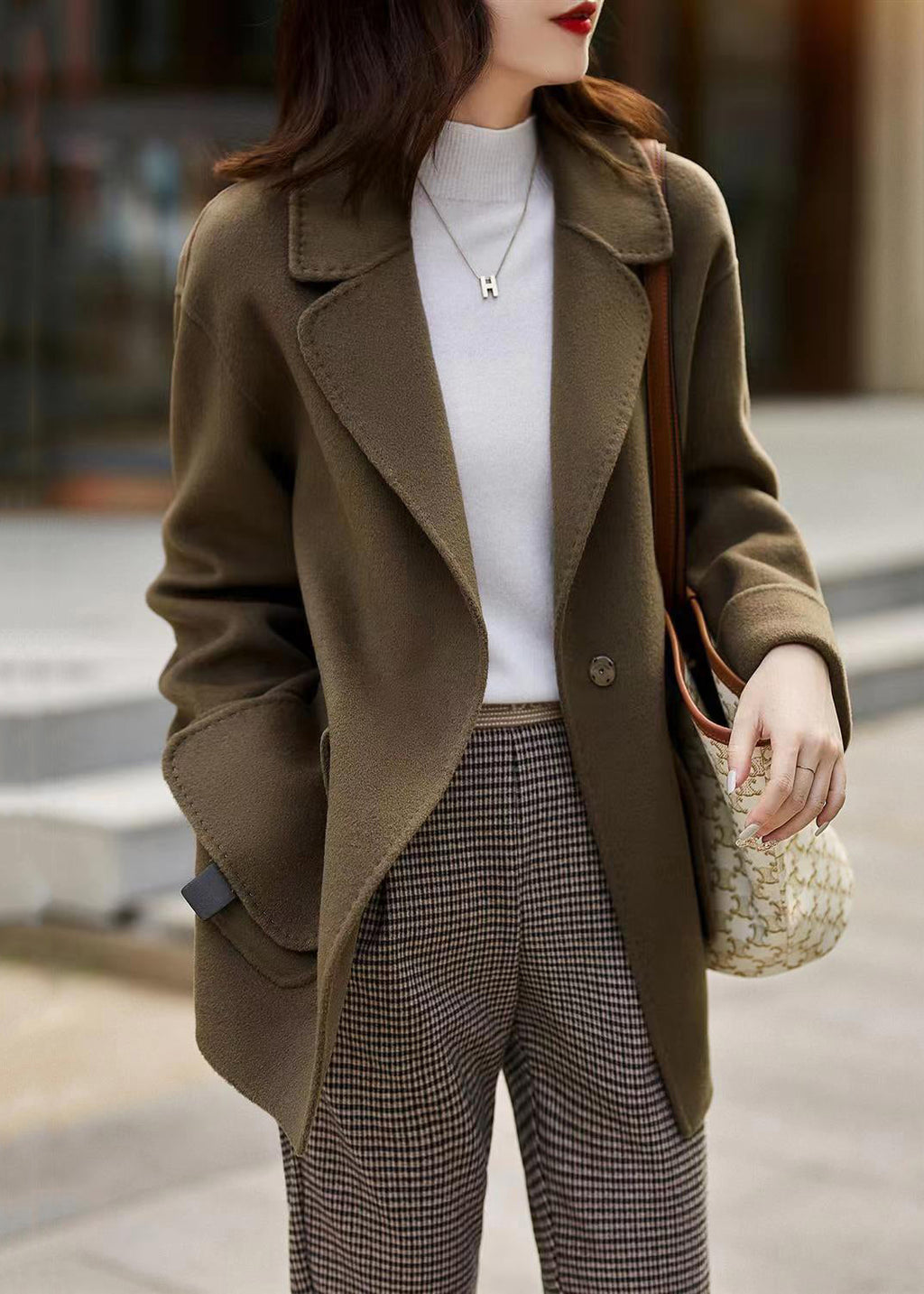 Effortlessly Elegant Coat with a Timeless Design