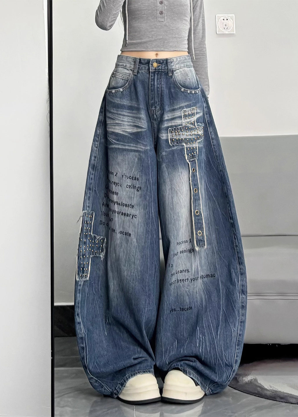 Effortlessly Elegant Pants with a Timeless Design
