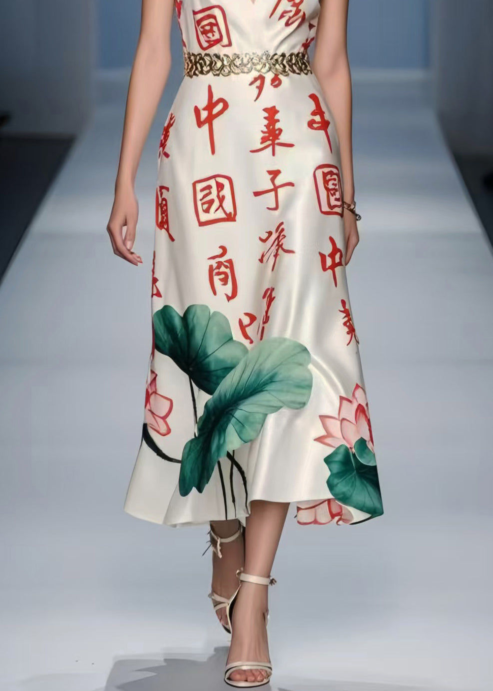 Beautifully Finished Dress in a Timeless Design