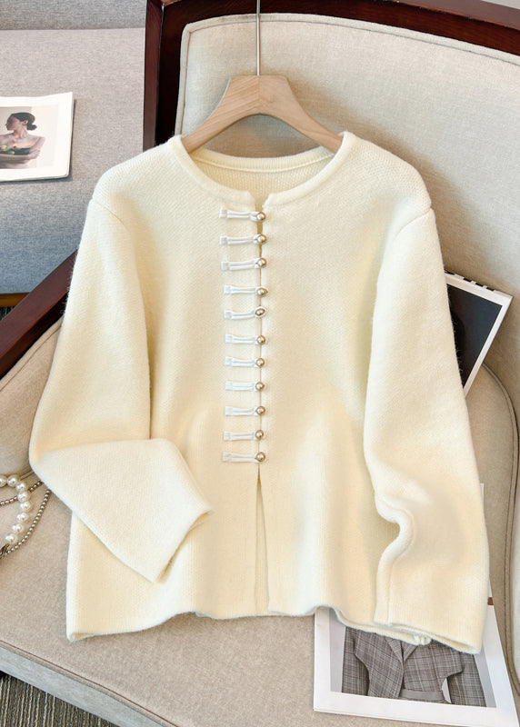 Well Tailored Cardigan with a Graceful Silhouette