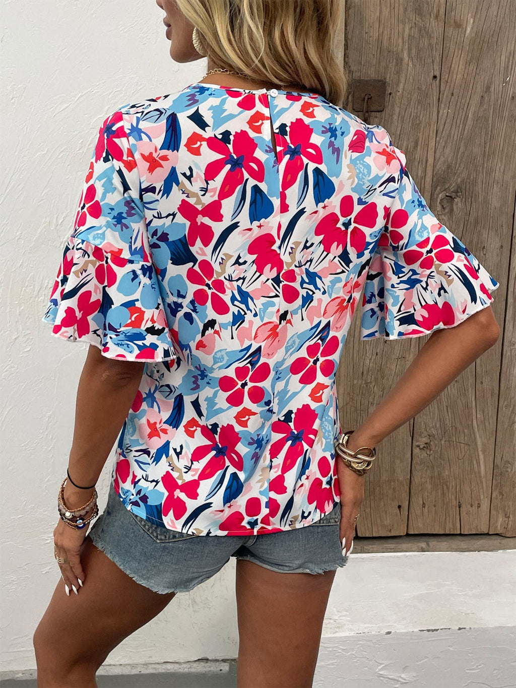 Well Tailored Blouse with a Graceful Silhouette