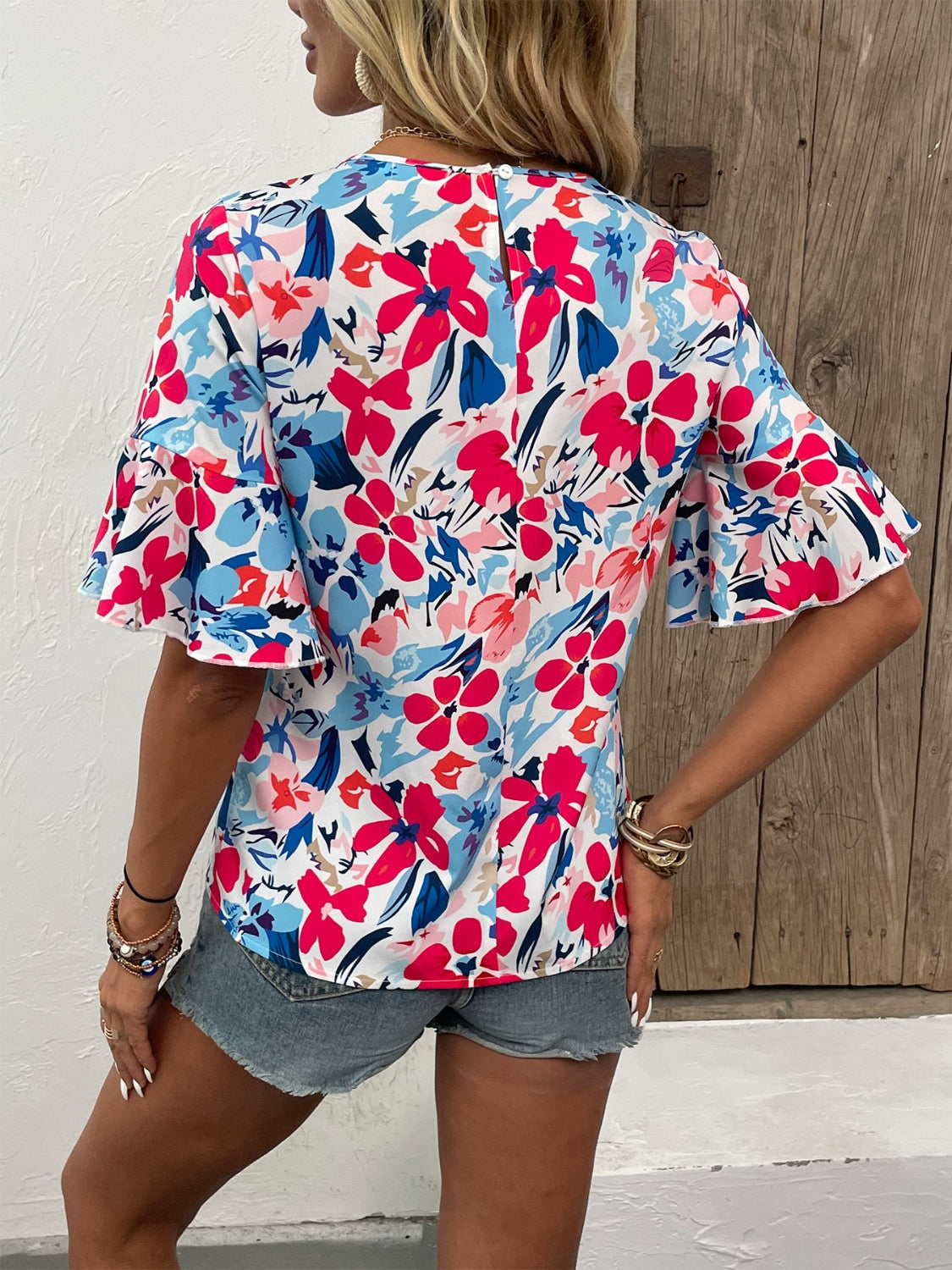 Well Tailored Blouse with a Graceful Silhouette