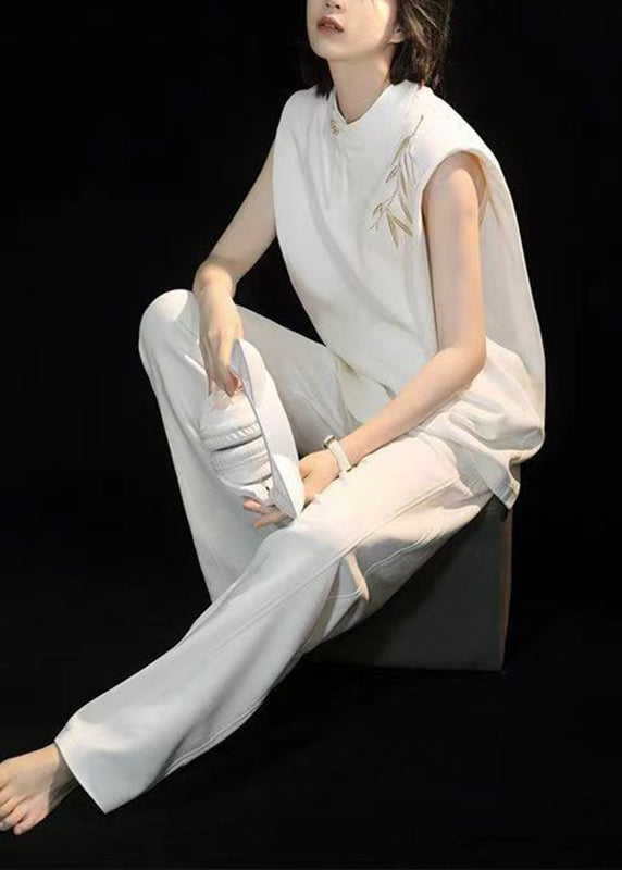Classic Vintage Pants with a Flattering Fit