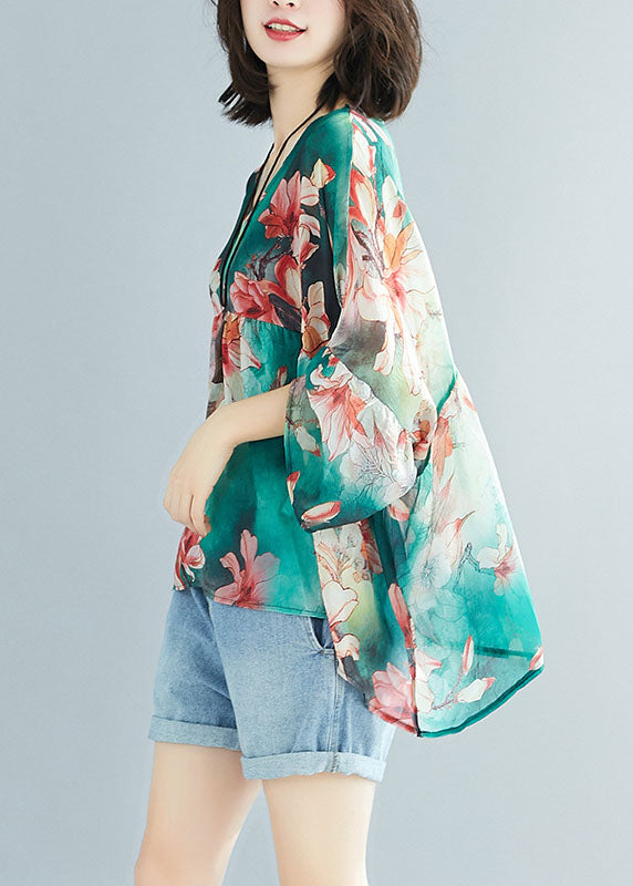 Effortlessly Elegant Top with a Timeless Design