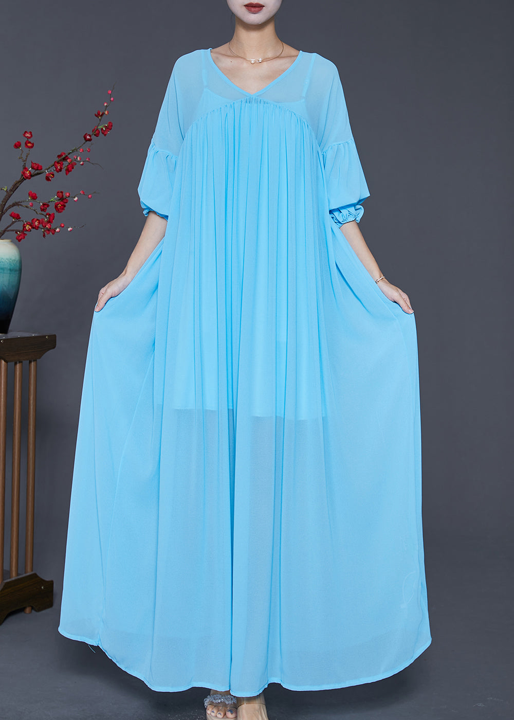 Well Tailored Dress with a Graceful Silhouette