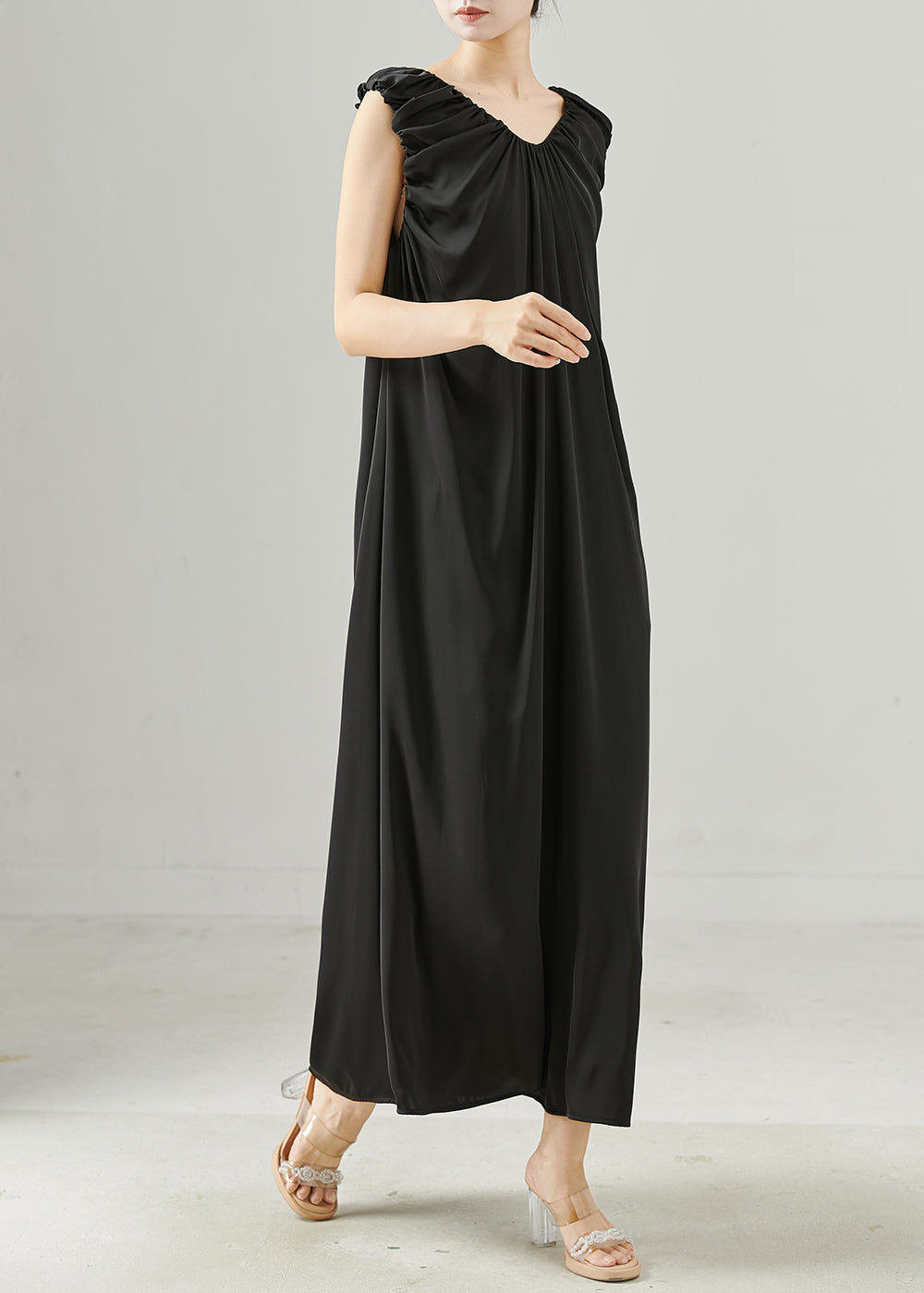 Effortlessly Elegant Dress with a Timeless Design