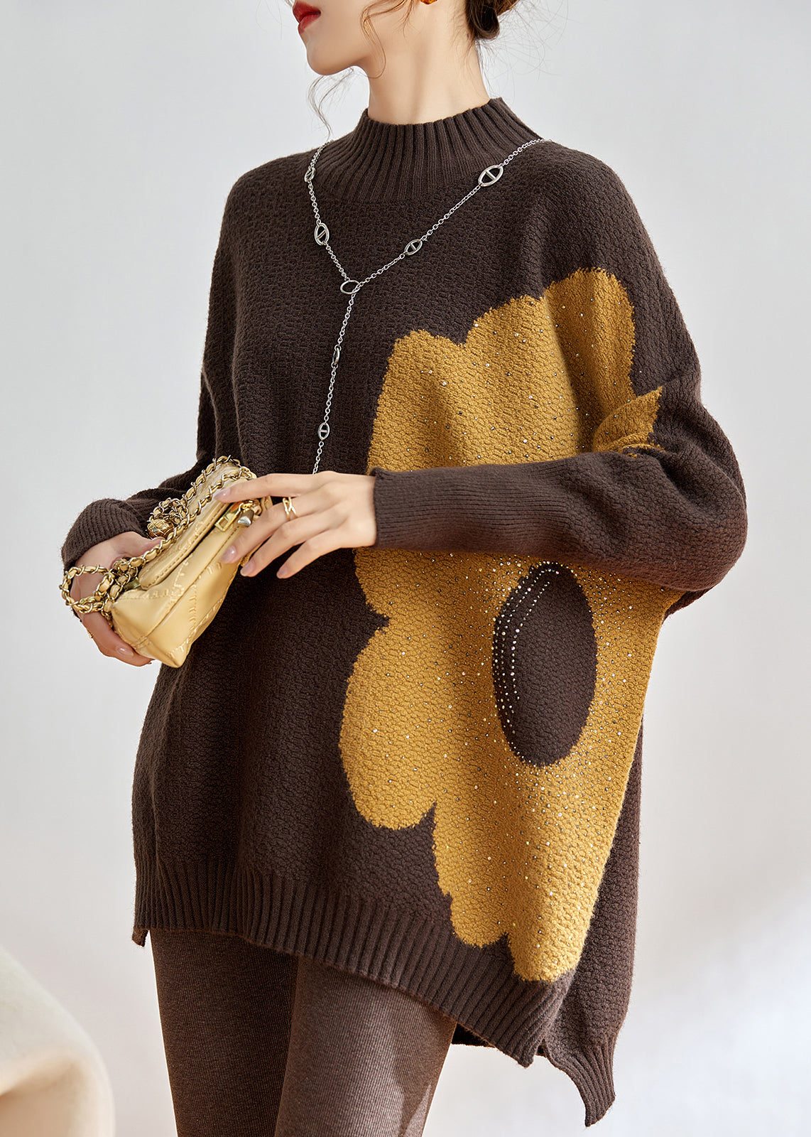 Well Tailored Sweater with a Graceful Silhouette