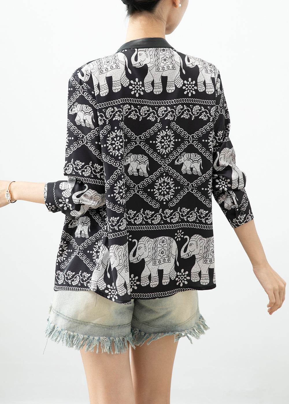 Beautifully Crafted Blouse in a Classic Style