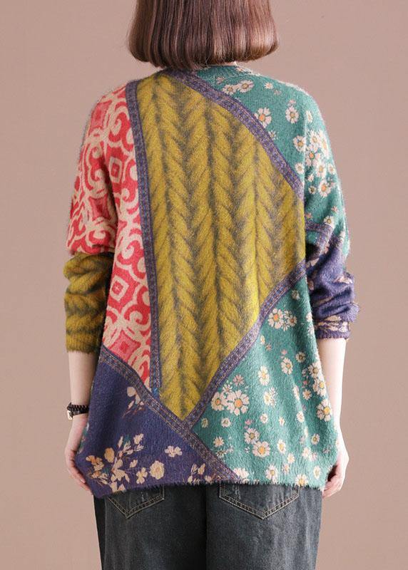 Classic Vintage Sweater with a Flattering Fit