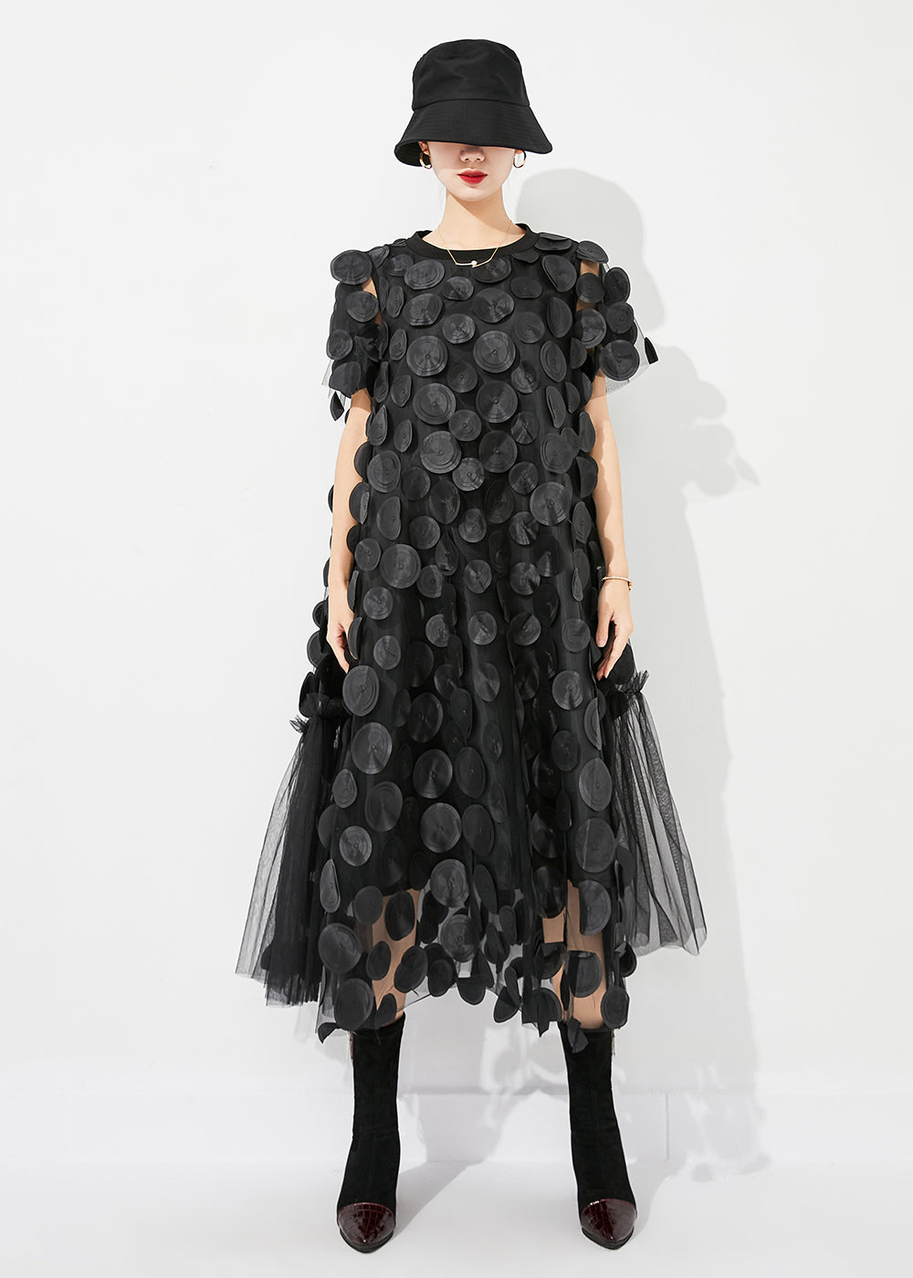 Beautifully Finished Dress in a Timeless Design
