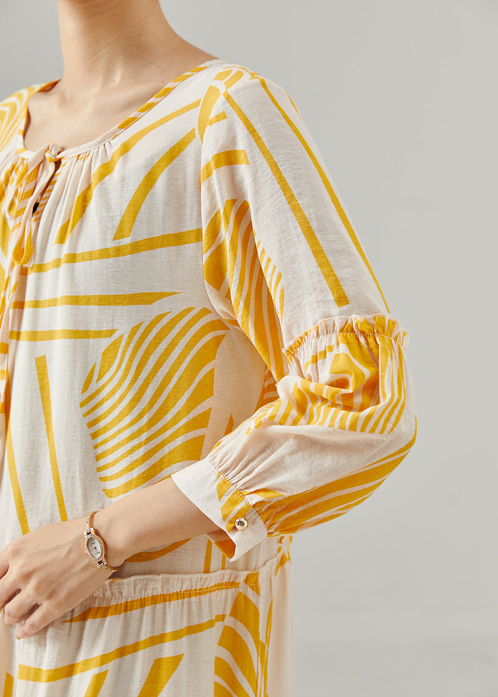 Gracefully Styled Dress for Any Occasion