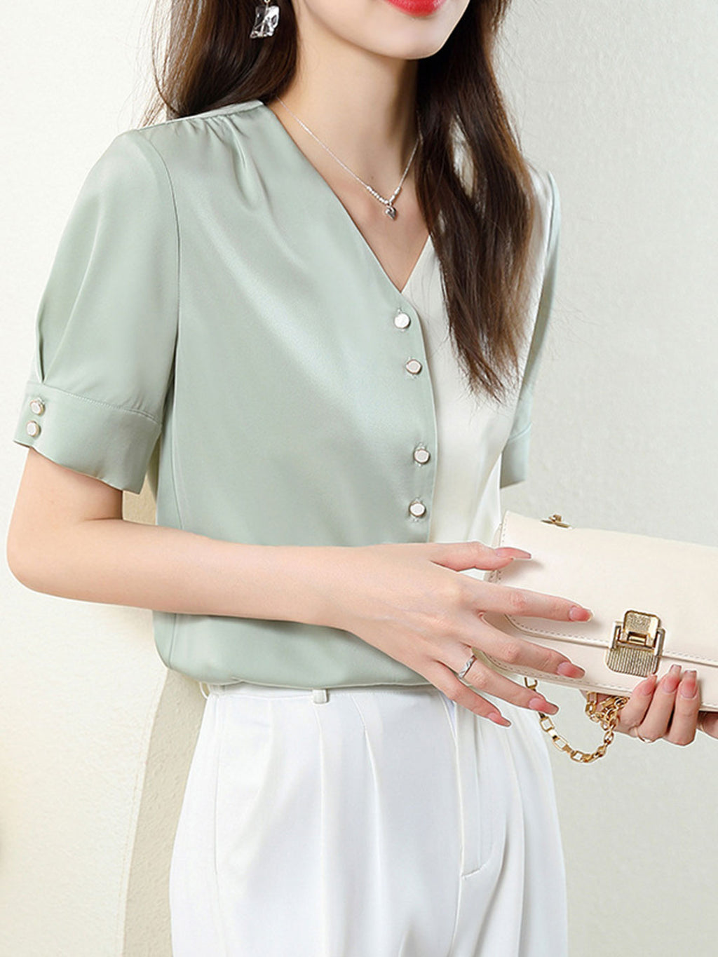 Well Tailored Shirt with a Graceful Silhouette