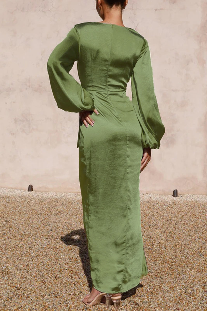 Beautifully Finished Dress in a Timeless Design