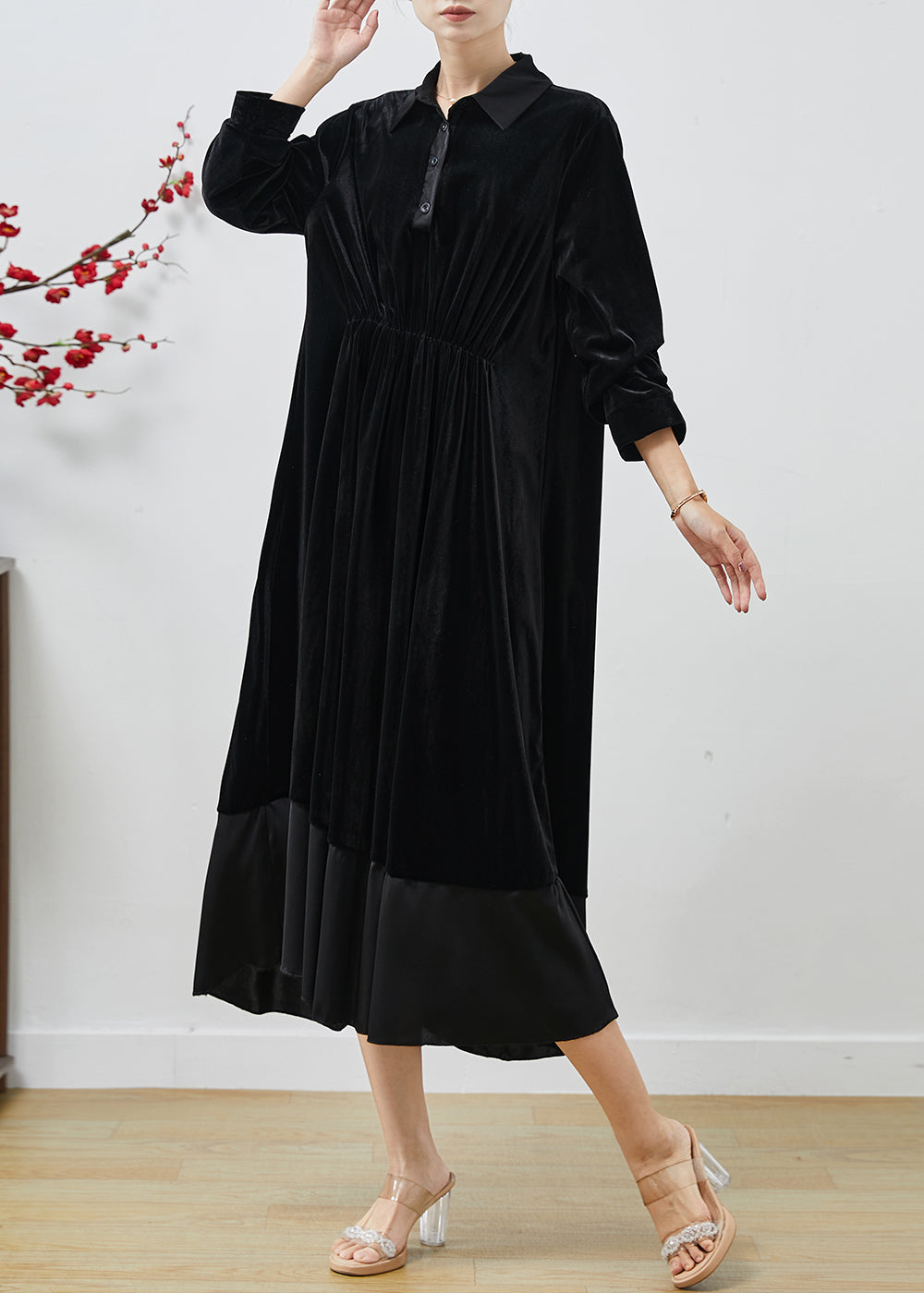 Beautifully Finished Dress in a Timeless Design