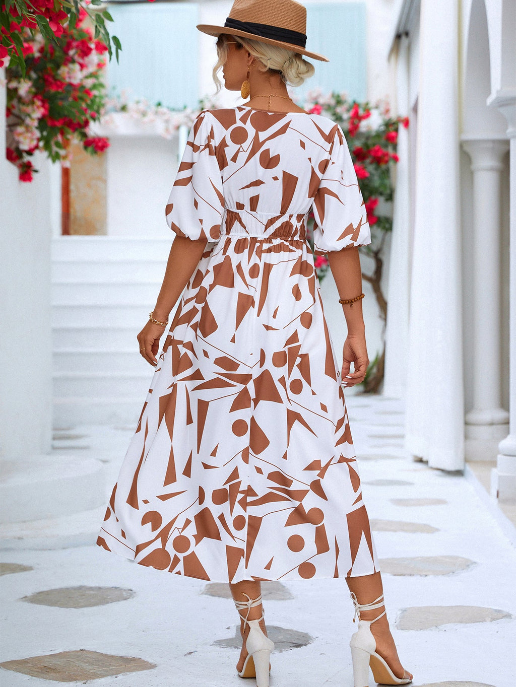 Well Tailored Dress with a Graceful Silhouette