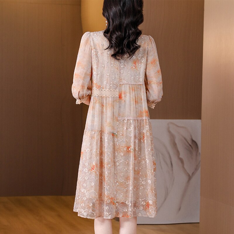 Well Tailored Dress with a Graceful Silhouette