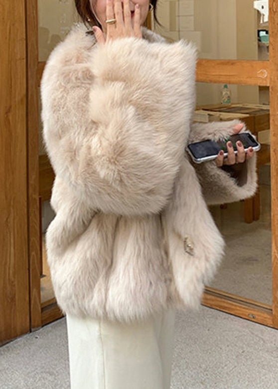 Effortlessly Elegant Coat with a Timeless Design
