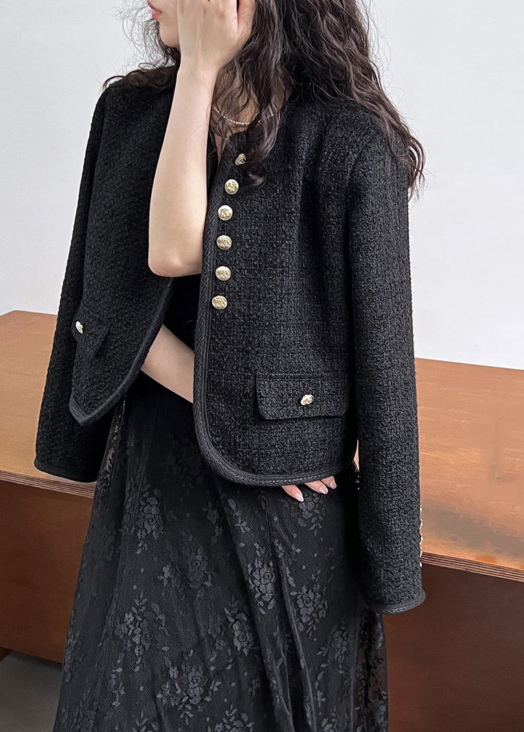 Well Tailored Coat with a Graceful Silhouette
