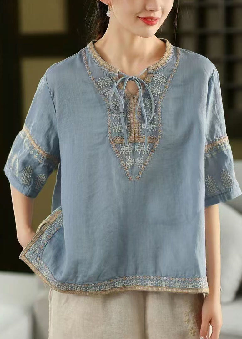 Well Tailored Top with a Graceful Silhouette