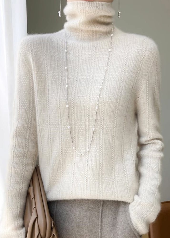 Effortlessly Elegant Sweater with a Timeless Design