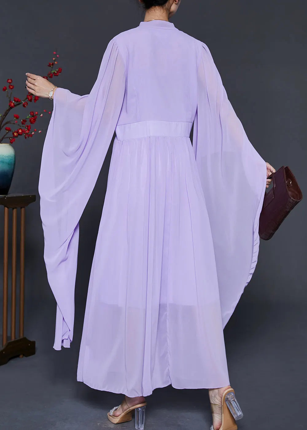 Beautifully Finished Dress in a Timeless Design
