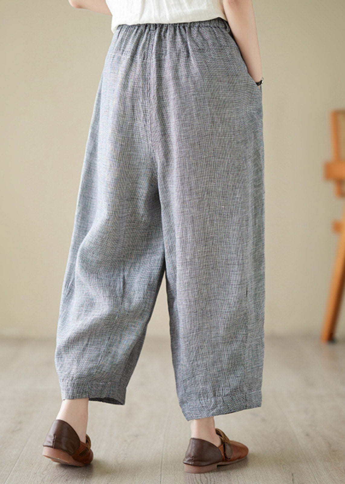 Effortlessly Elegant Pants with a Timeless Design