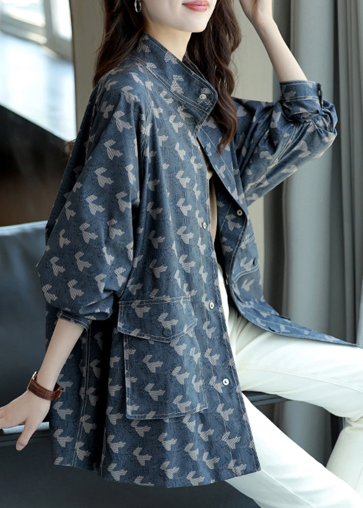 Well Tailored Coat with a Graceful Silhouette