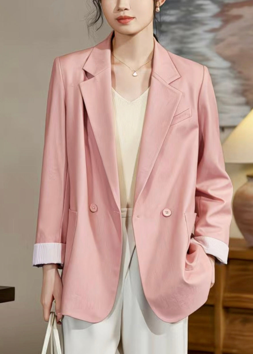 Well Tailored Coat with a Graceful Silhouette