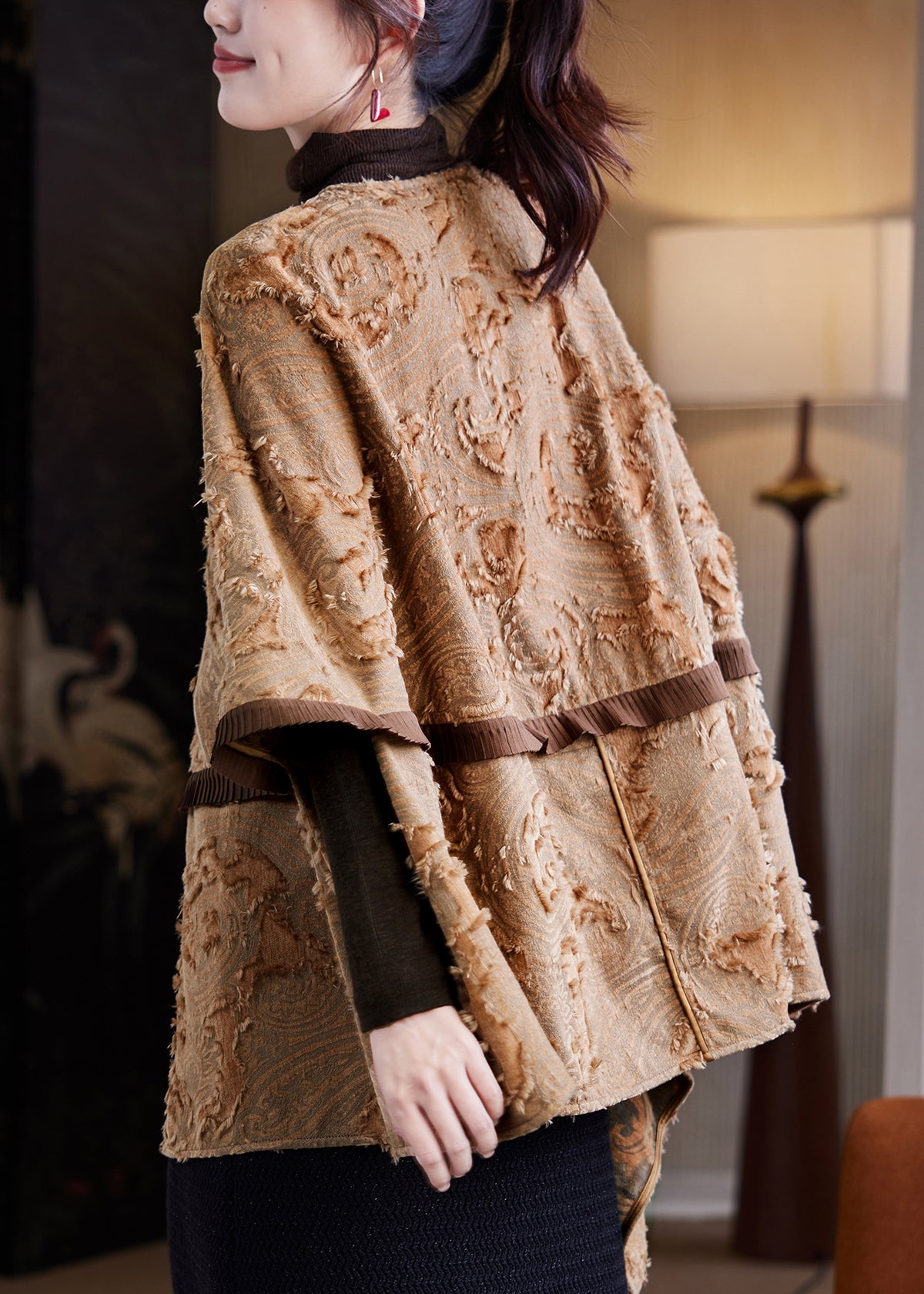Well Tailored Coat with a Graceful Silhouette