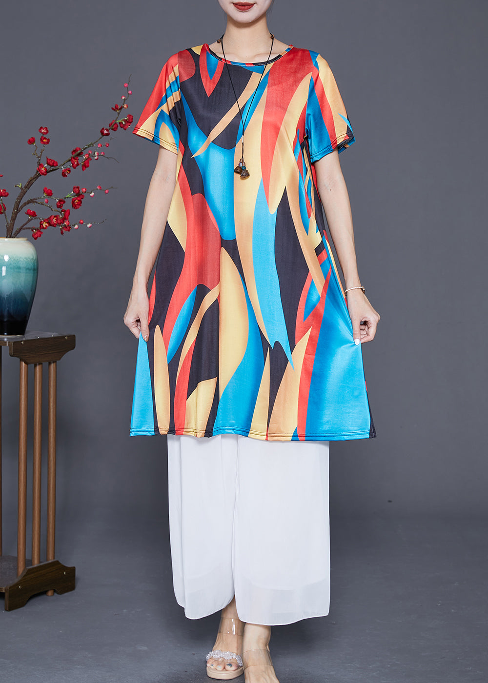 Effortlessly Elegant Dress with a Timeless Design