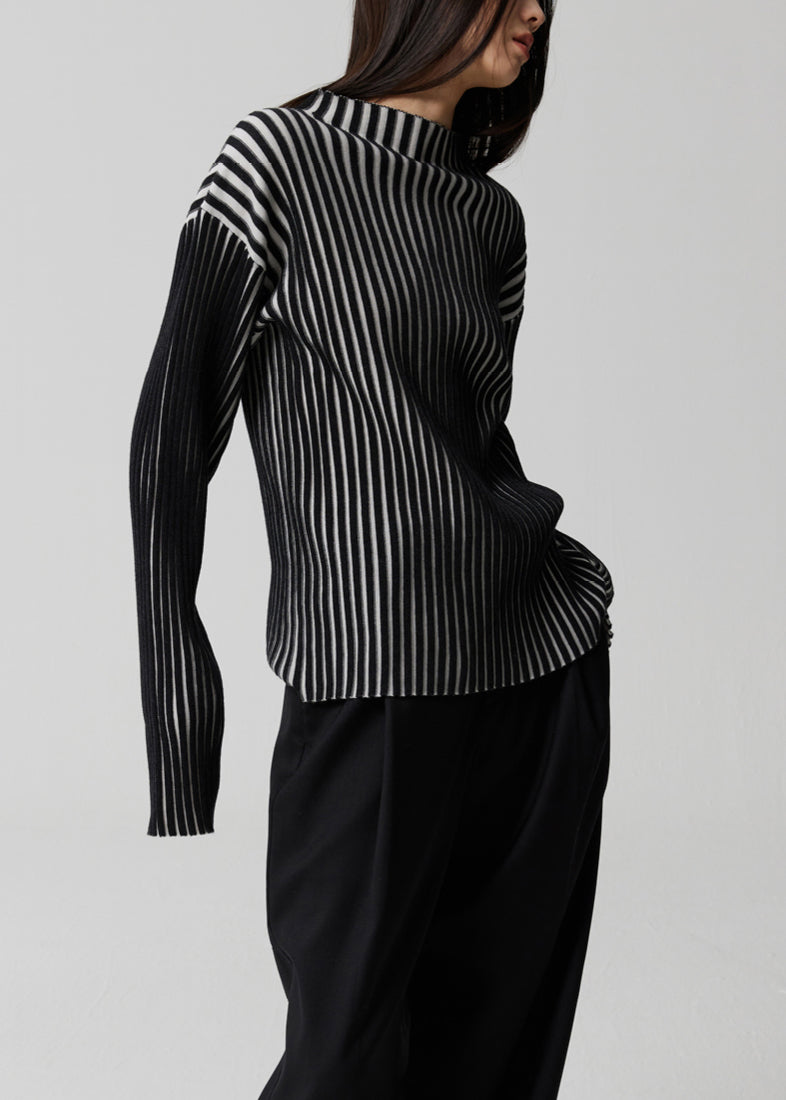 Effortlessly Elegant Top with a Timeless Design