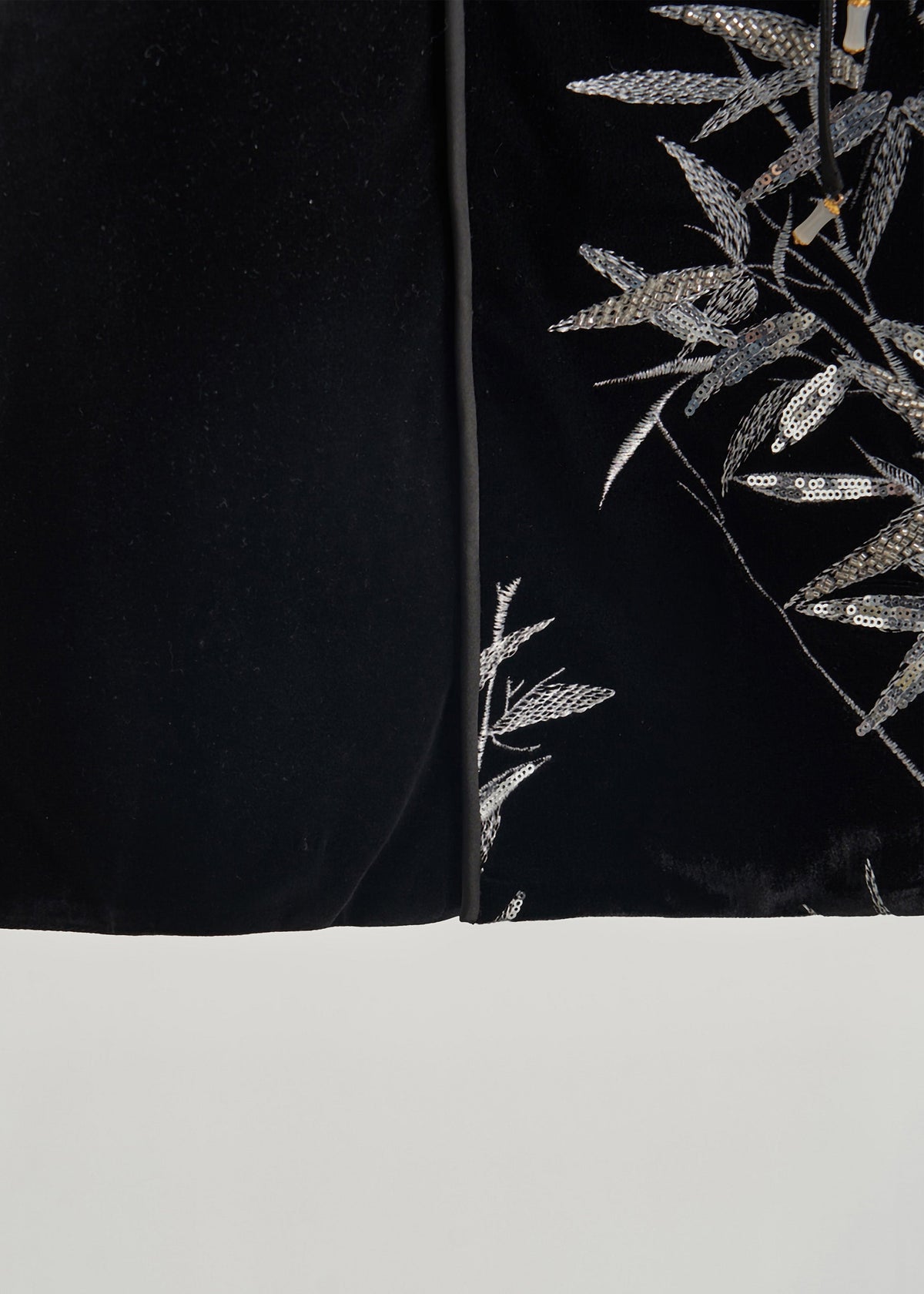 Well Tailored Top with a Graceful Silhouette