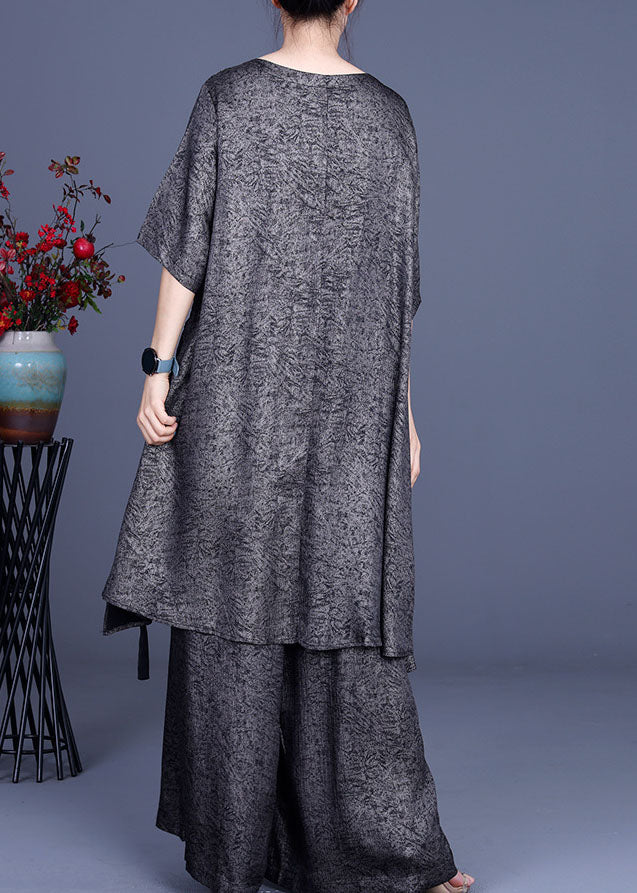 Effortlessly Elegant Garment with a Timeless Design