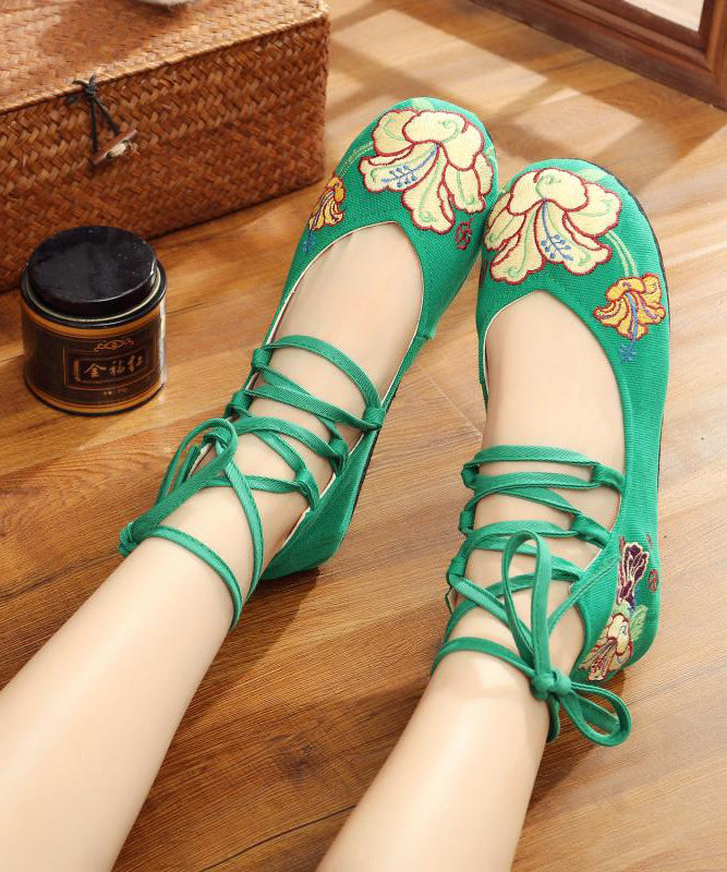 Chic Orthopedic Flats with Unique Design