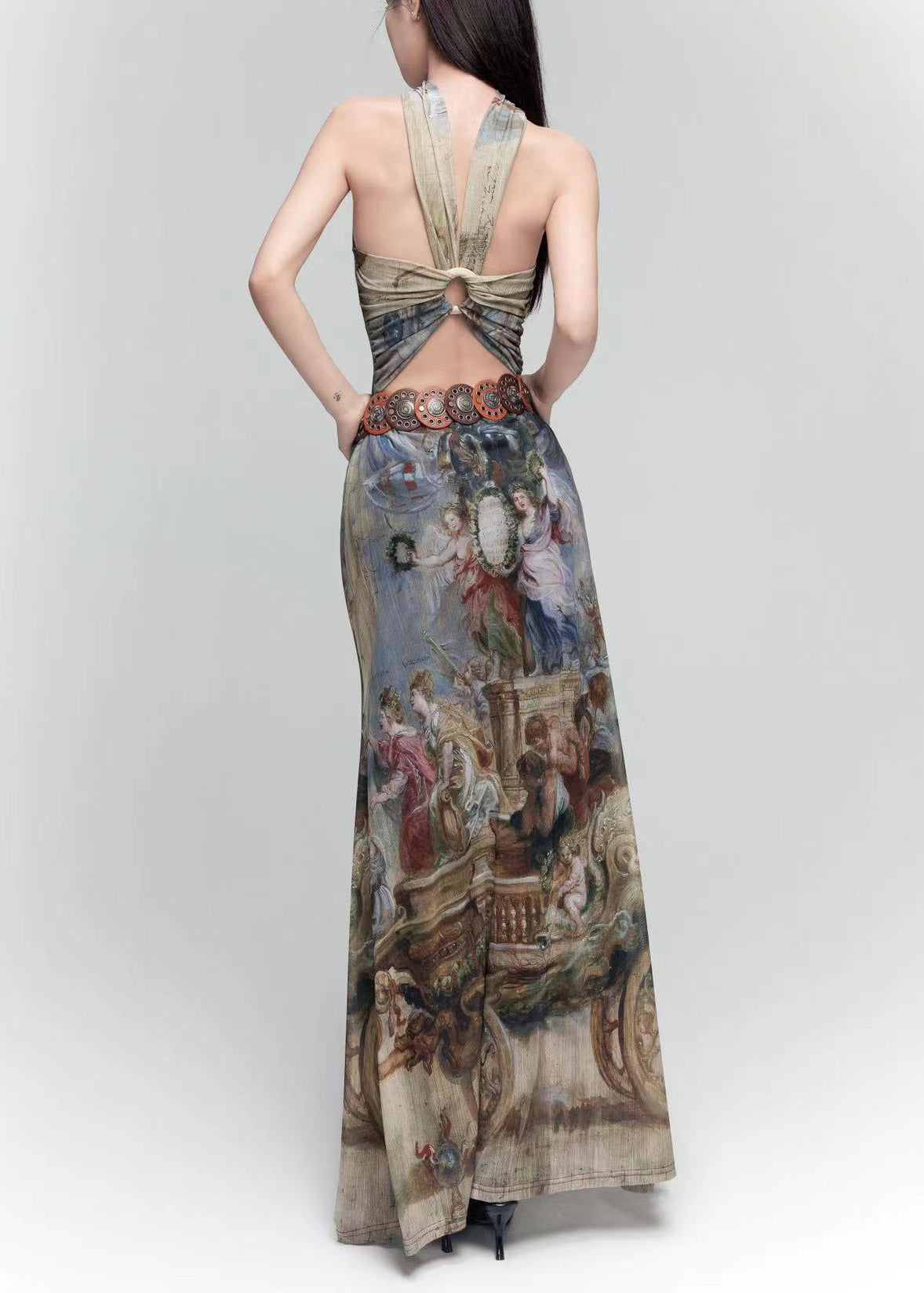 Effortlessly Elegant Dress with a Timeless Design