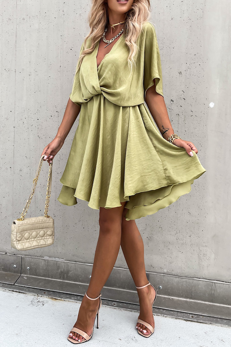 Effortlessly Elegant Dress with a Timeless Design