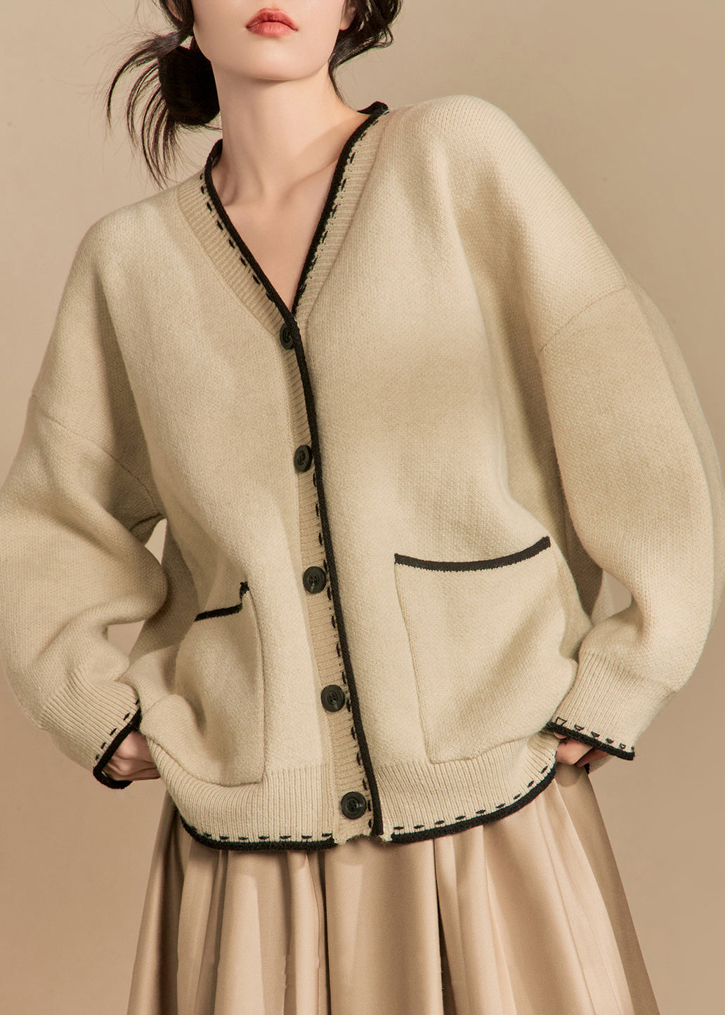 Effortlessly Elegant Cardigan with a Timeless Design