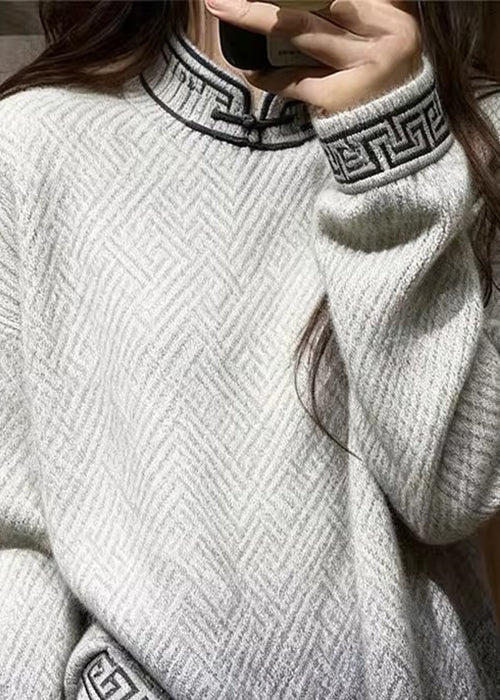 Well Tailored Sweater with a Graceful Silhouette