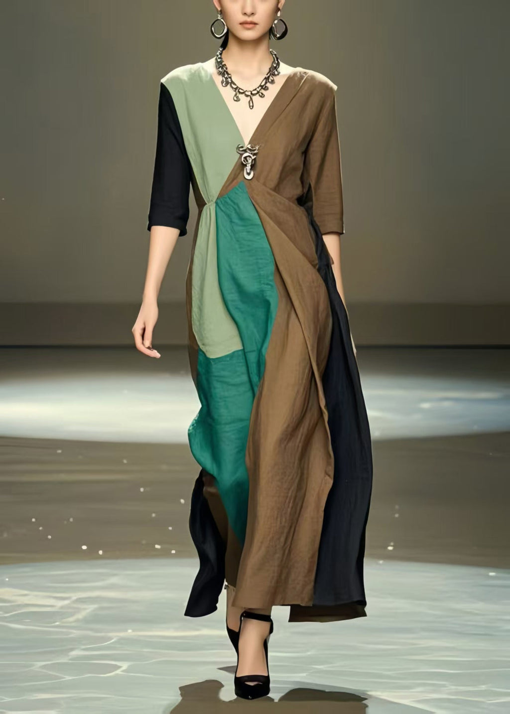 Gracefully Styled Dress for Any Occasion