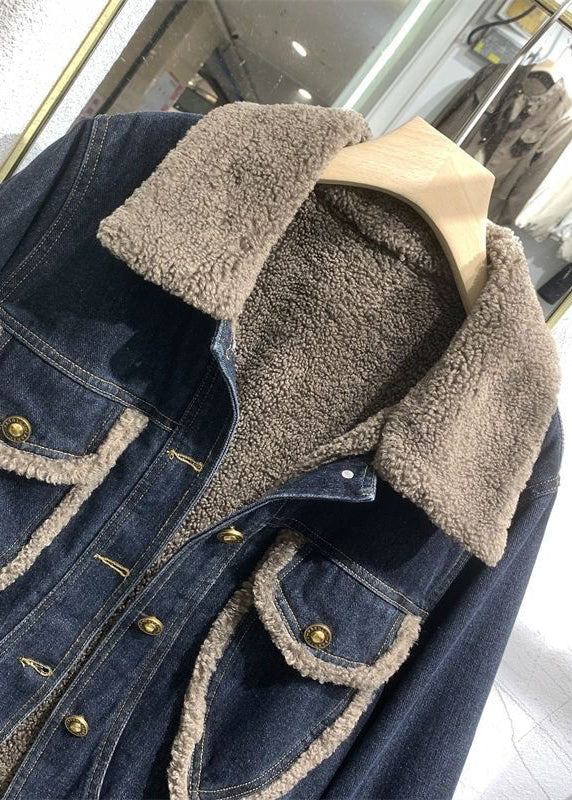 Gracefully Styled Coat for Any Occasion