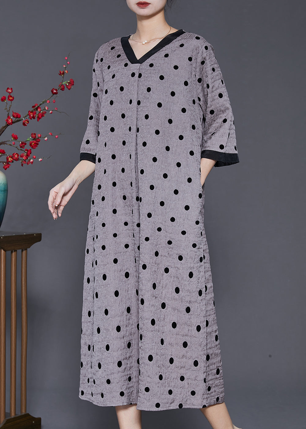 Beautifully Finished Dress in a Timeless Design